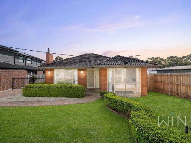 SPACIOUS FAMILY LIVING WITH A SEPARATE BUNGALOW IN MULGRAVE