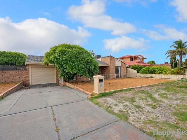 Spacious Family Living with a Stunning Raised Ceiling Living Area & Huge Backyard