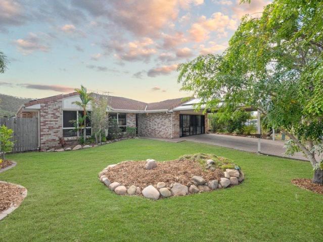 Spacious Family Living with a Stunning Renovated Kitchen & Resort Style Pool!