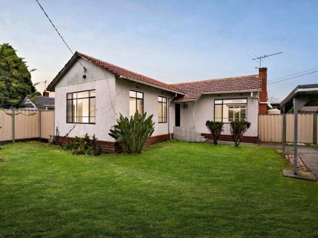 Spacious family living with an expansive backyard