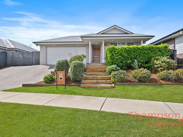 SPACIOUS FAMILY LIVING WITH ALL THE EXTRAS