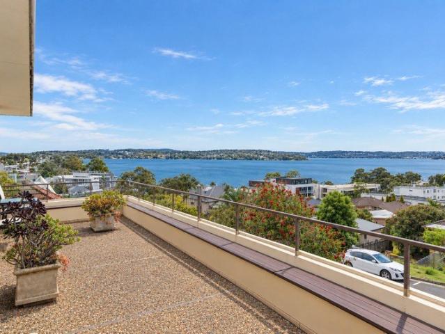 Spacious Family Living with Beautiful Lake Views