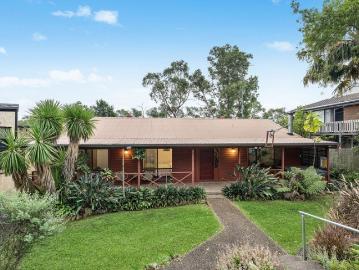 Spacious Family Living with Bushland Outlook