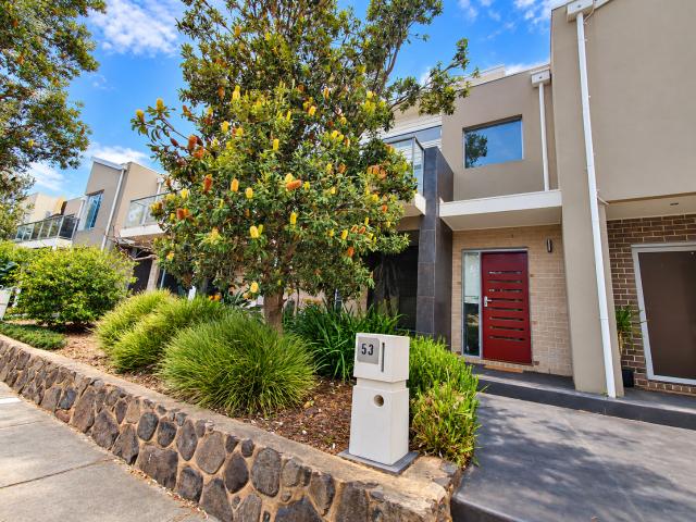 Spacious Family Living with Golf Course Views