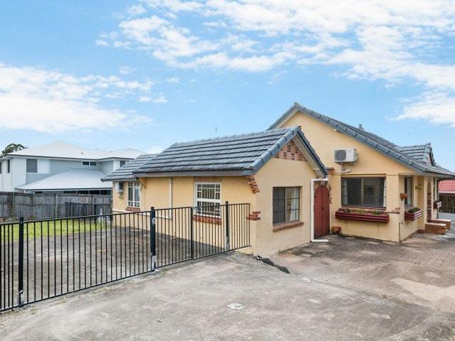 Spacious Family Living with Granny Flat Potential on 630m² Endless Opportunities in a Prime Sunnybank Hills Location