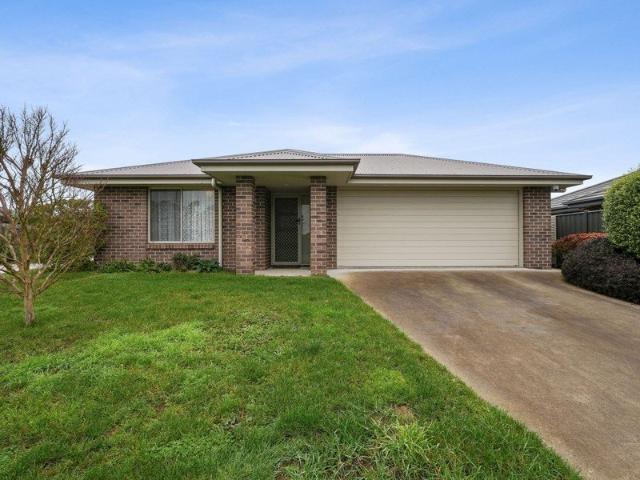 Spacious Family Living with Dual Garages & Exceptional Convenience
