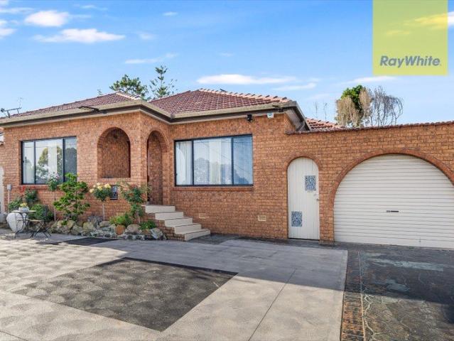 Spacious Family Living with Dual Kitchens & Teenage Retreat