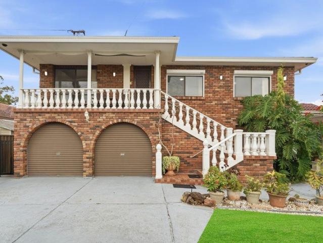 Spacious Family Living with Dual Kitchens & Outstanding Entertaining