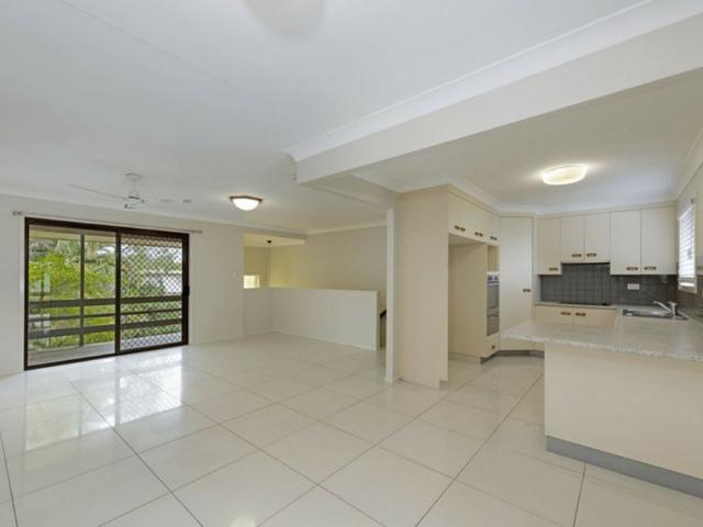 SPACIOUS FAMILY LIVING WITH DUAL LIVING AREAS IN MILLBANK