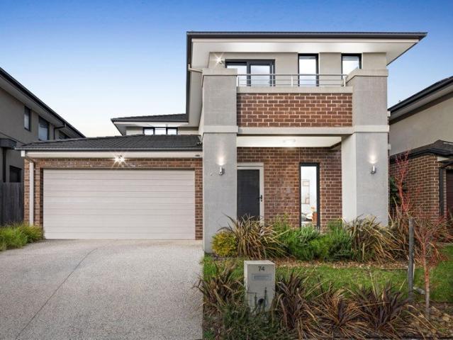 Spacious Family Living with Dual Master Accommodation in Harcrest Estate