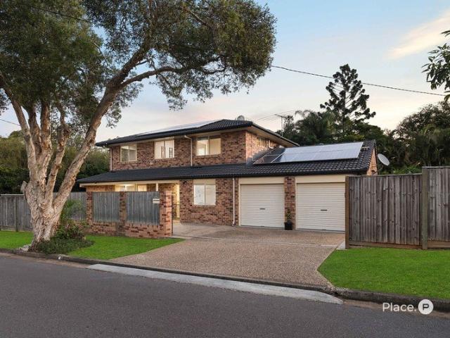 Spacious Family Living with Dual Occupancy Potential on 599m²