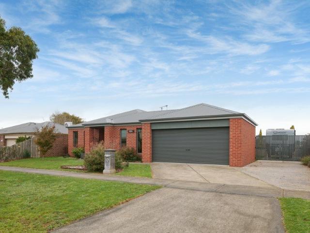 Spacious family living with exceptional entertaining appeal