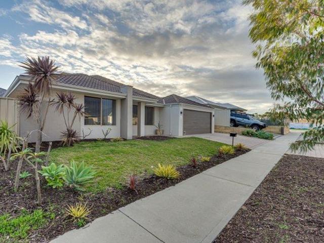 SPACIOUS FAMILY LIVING WITH EXCEPTIONAL ENTERTAINING