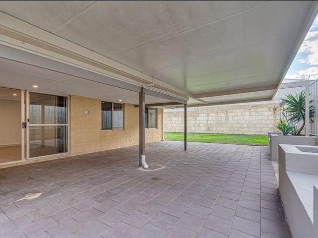SPACIOUS FAMILY LIVING WITH EXCEPTIONAL ENTERTAINING