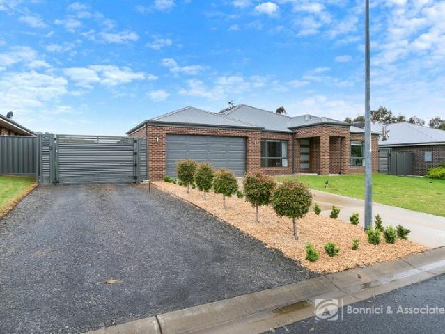 SPACIOUS FAMILY LIVING WITH EXCEPTIONAL SHEDDING