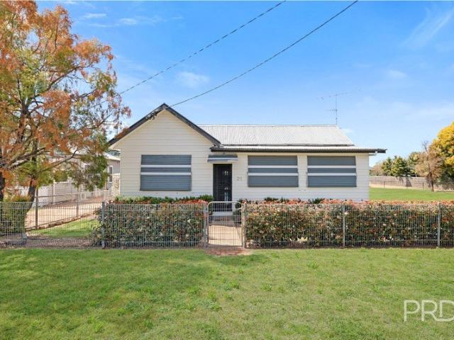 Spacious Family Living with Exceptional Shedding and Entertaining
