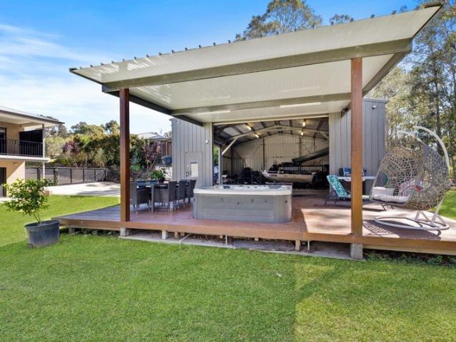 Spacious Family Living with Exceptional Shedding on 1,808sqm