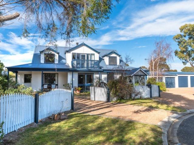 SPACIOUS FAMILY LIVING WITH EXCEPTIONAL SHEDDING & SELF CONTAINED ACCOMMODATION
