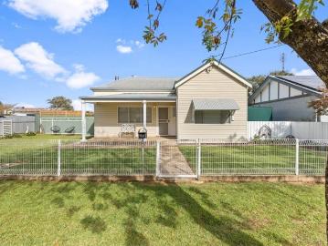 Junee, New South Wales, Marinna - Parking