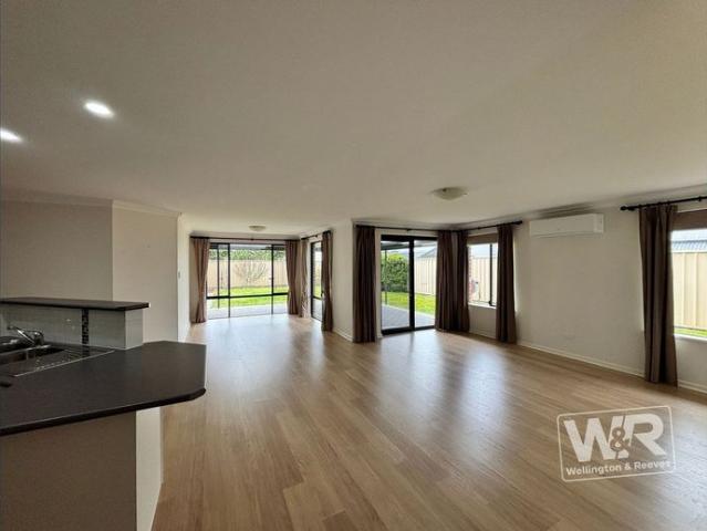 SPACIOUS FAMILY LIVING WITH EXCEPTIONAL PARKING & WORKSHOP