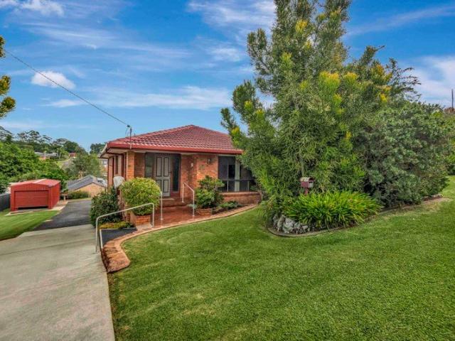 Spacious Family Living with Exceptional Parking and Workshop