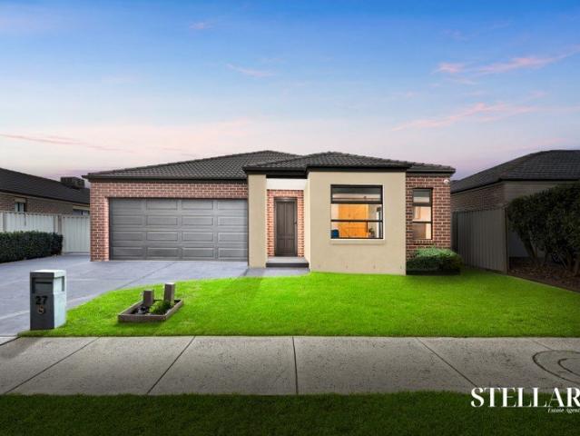 Spacious Family Living with Exceptional Parking in a Prime Pakenham Position!