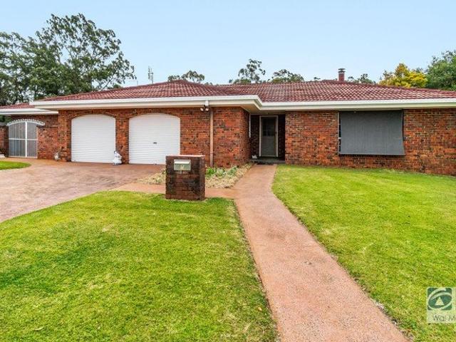 SPACIOUS FAMILY LIVING WITH EXCEPTIONAL VERSATILITY ON 1,016 M2