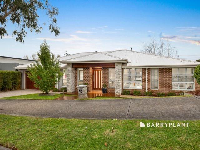 Spacious Family Living with Exclusive Country Club Access in Jackson's View Estate