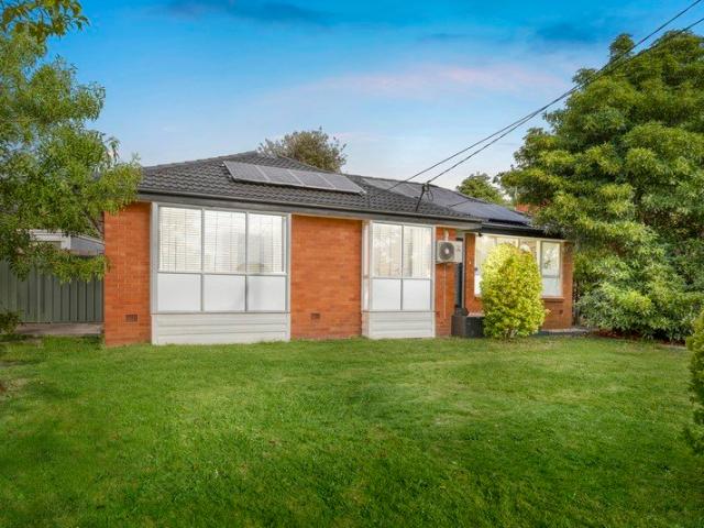 Spacious Family Living with Expansive Garden Surrounds