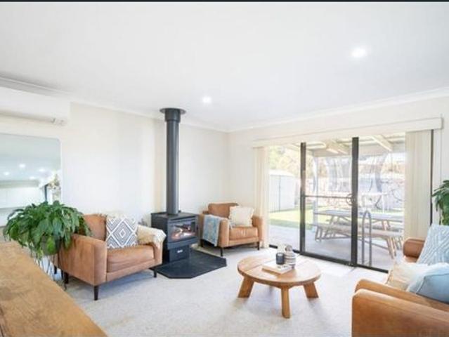 SPACIOUS FAMILY LIVING WITH FANTASTIC OUTDOOR ENTERTAINING!