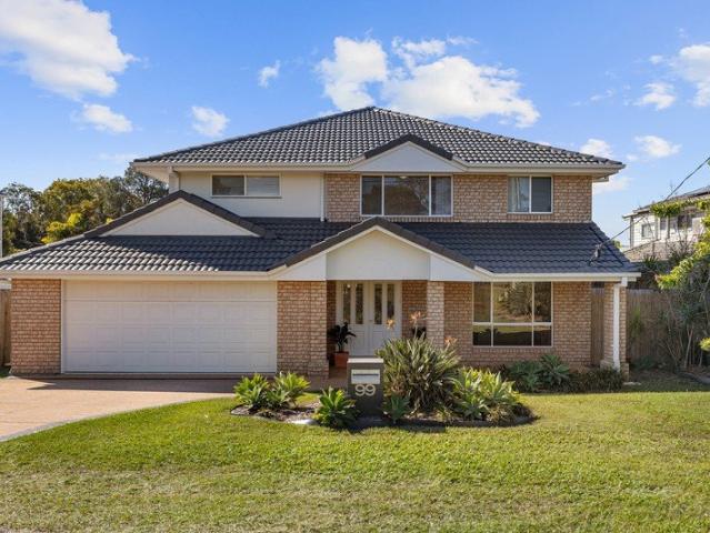 SPACIOUS FAMILY LIVING WITH FIVE BEDROOM FLEXIBILITY & DRIVE THROUGH GARAGE