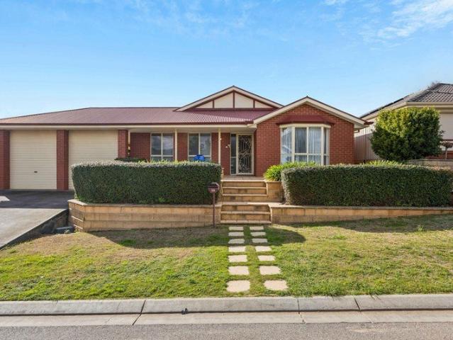 Spacious Family Living with Five Bedrooms & Multiple Living Areas