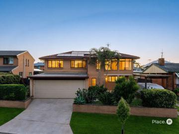 Spacious family living with flexible dual level design & poolside entertaining