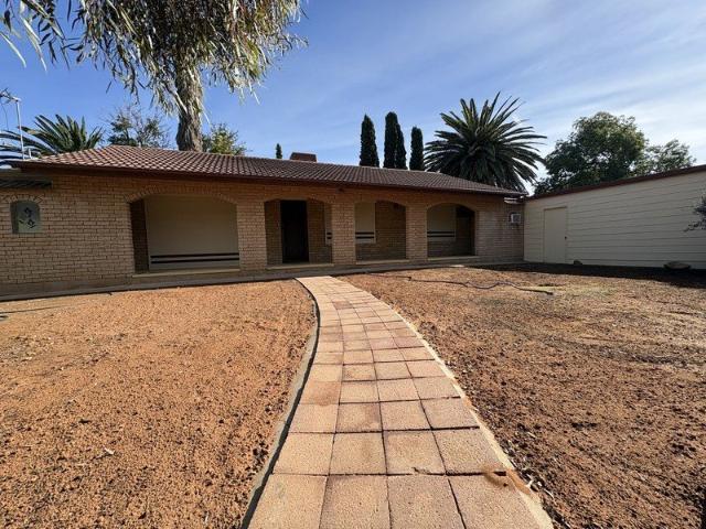 Spacious Family Living with Flexible Spaces in Sought After Stirling North