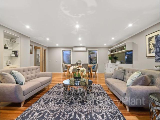 Spacious Family Living with Home Theatre in a Quiet Court