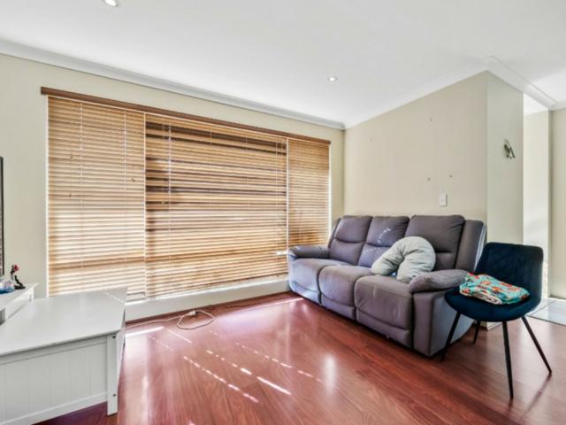 Spacious Family Living with Huge Powered Workshop!