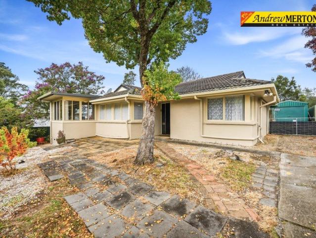 Spacious Family Living with Huge Sunroom & Entertainer's Backyard in Peaceful Hazelbrook