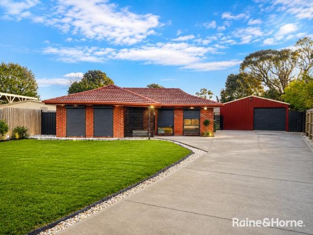 Spacious Family Living with Outstanding Indoor & Outdoor Entertaining!