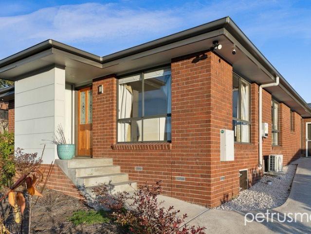 Spacious Family Living with Mountain Views