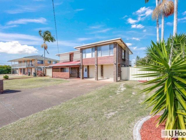 SPACIOUS FAMILY LIVING WITH MODERN UPDATES & ENTERTAINING APPEAL IN THE HEART OF AVENELL HEIGHTS