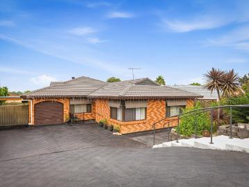 Spacious Family Living with Multiple Ensuites and Year Round Entertaining