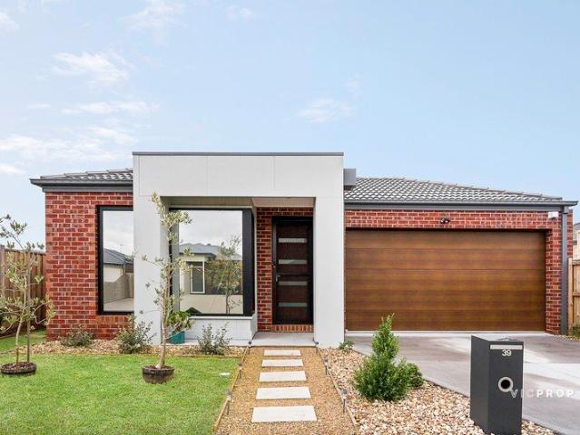 Spacious Family Living with Multiple Living Zones and Outdoor Entertaining
