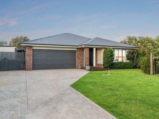 Spacious Family Living with Multiple Living Zones & Exceptional Outdoor Entertaining