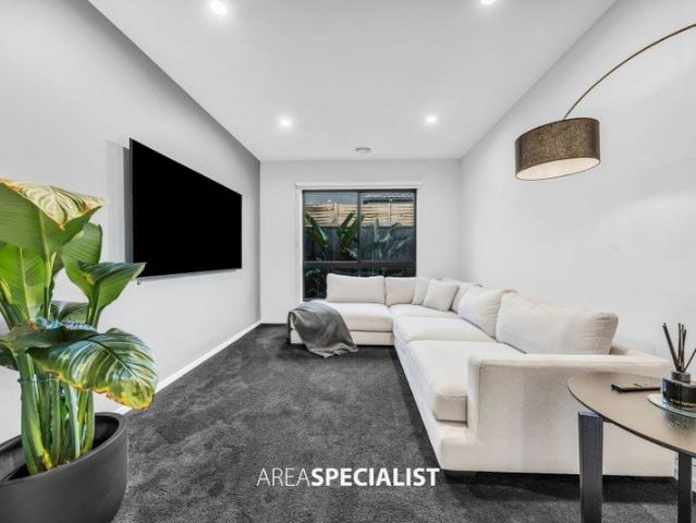 Spacious Family Living with Multiple Living Zones in a Prime Clyde North Location