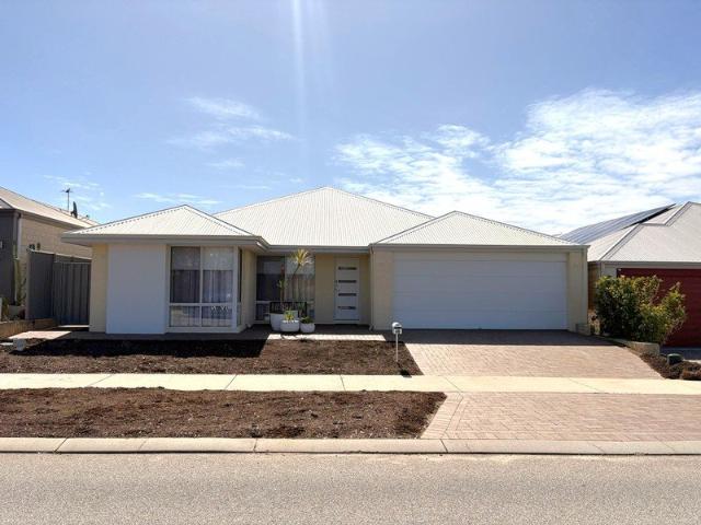 SPACIOUS FAMILY LIVING WITH MULTIPLE LIVING ZONES