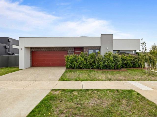 Spacious Family Living with Multiple Zones in Prime Lucas Location