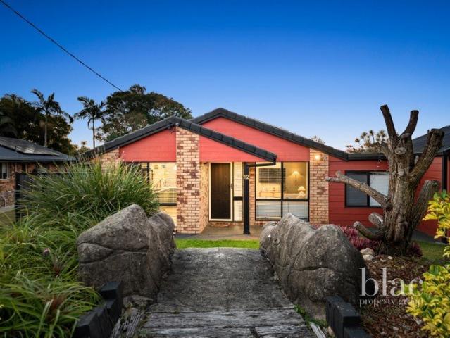 Spacious Family Living with New Kitchen, Multiple Living Zones & Exceptional Outdoor Space