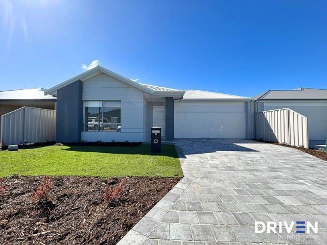 SPACIOUS FAMILY LIVING WITH SOLAR & DUCTED AIR CONDITIONING