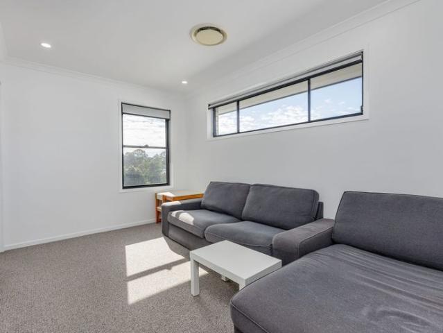 Spacious Family Living with Solar, Multiple Living Areas & Side Access