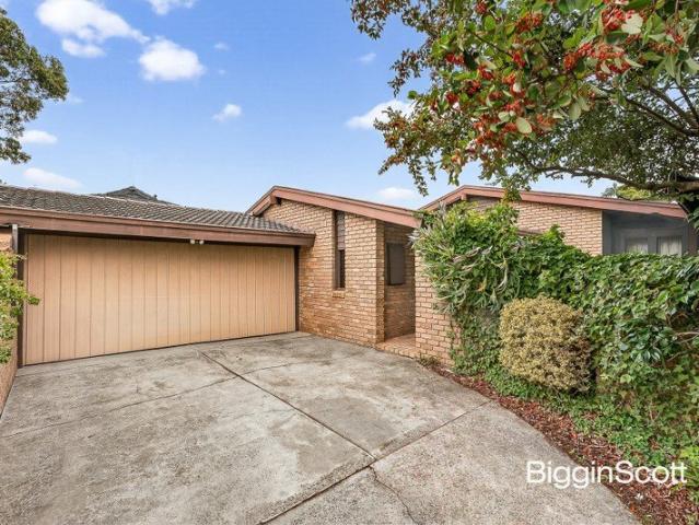 SPACIOUS FAMILY LIVING WITH SCHOOL ZONE POTENTIAL!